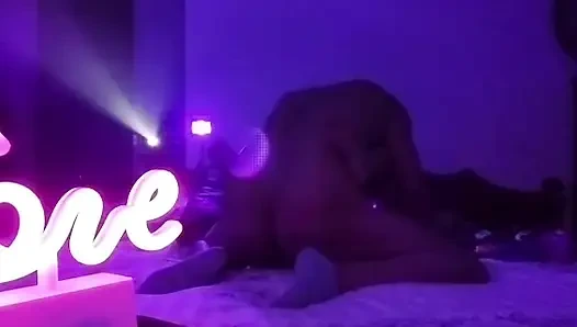 Even Donald would have wanted to get his hands on this rich and succulent lady