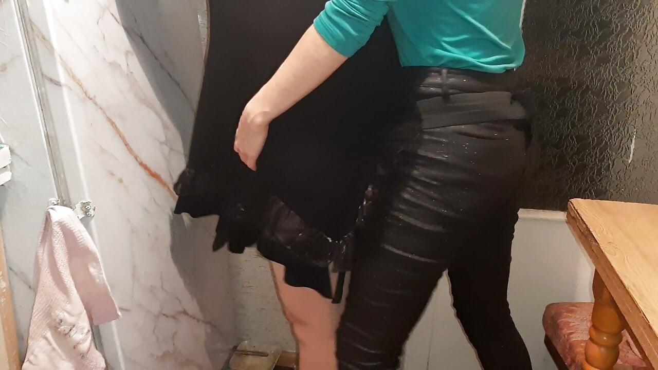 I watch and masturbate while my girlfriend fucks my stepmother