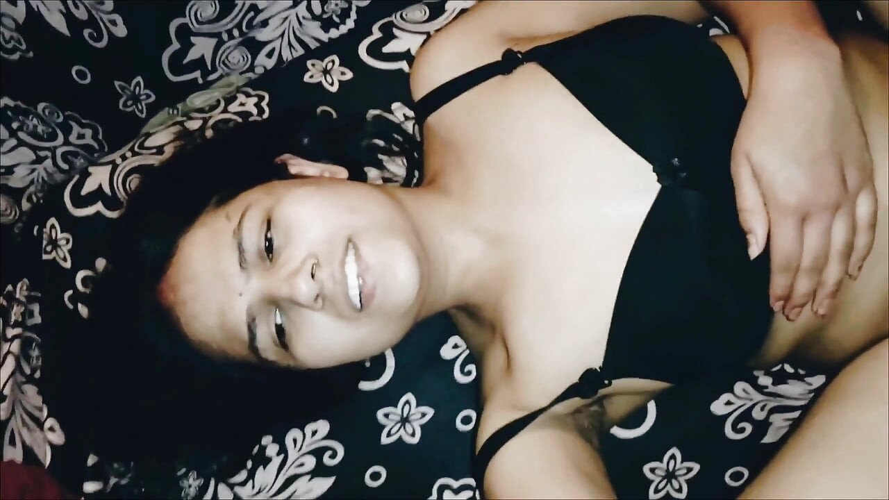 Latika sert seks domaltmalı ve seksi yüz ifadesi