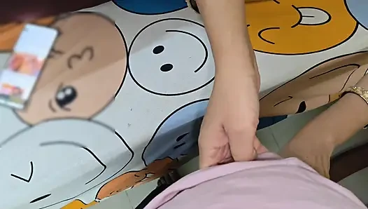 Bhabhi ko sexy video dekhte huye pakda