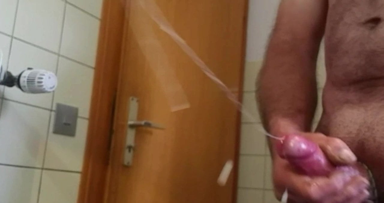 Great distance cumshots
