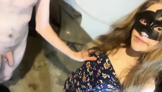 Üvey erkek kardeş bakire üvey kız kardeşini garajda sikiyor