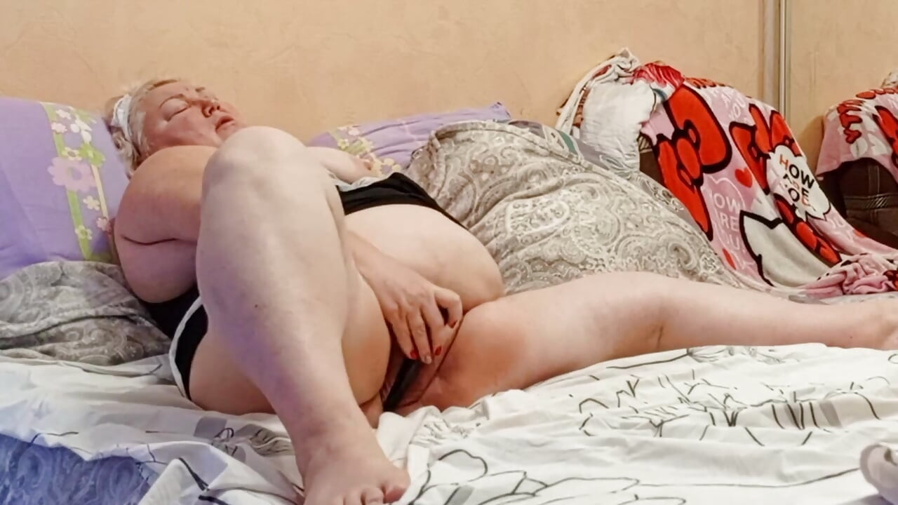 Mother-in-law with Big Tits Fingering Her Pussy Episode 3