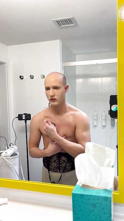 Man tot blonde schoonheid vrouwelijke make-over transformatie
