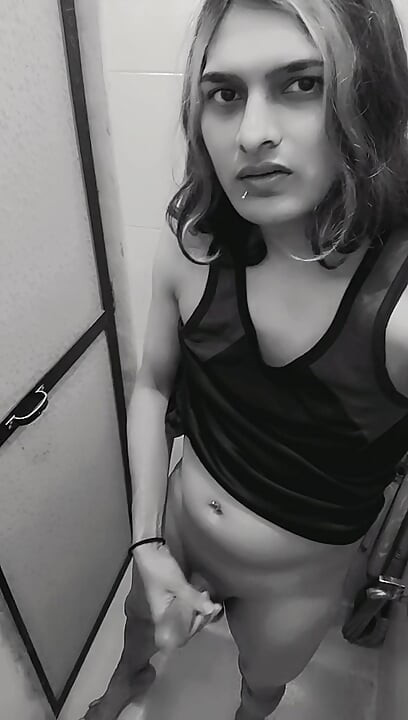 Zoya shezadi in a happy birthday gift for good night sweet dreams in a toilet