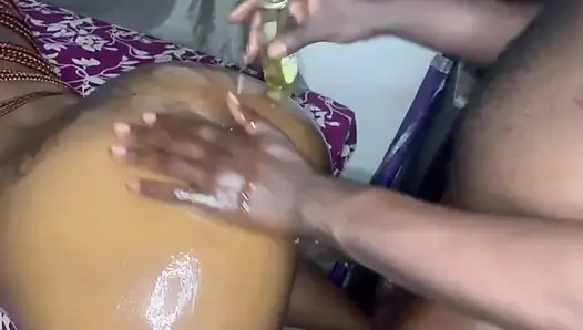 Ich bin ganz in ihrem großen, weichen Arsch, bis ich komme.