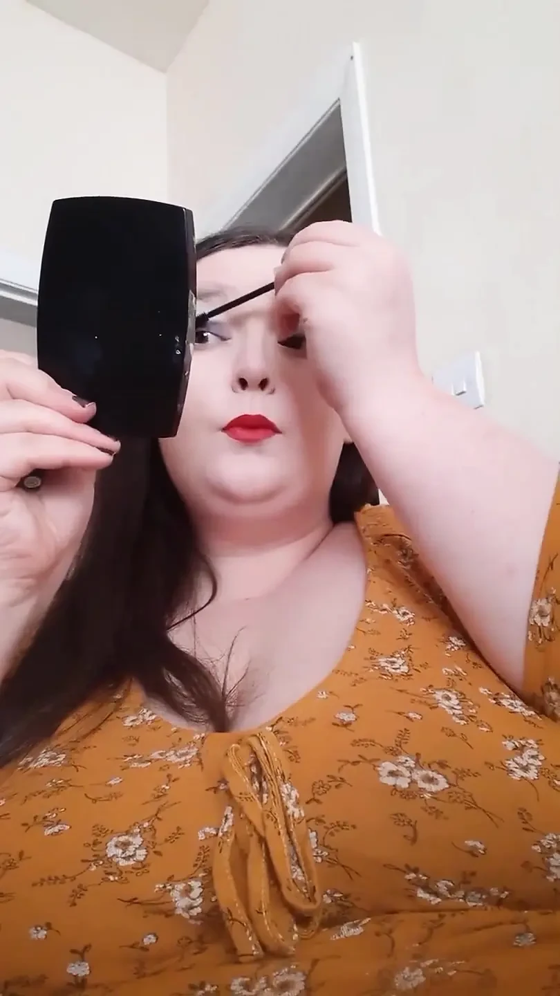 Fan club exclusive - Putting on my make up