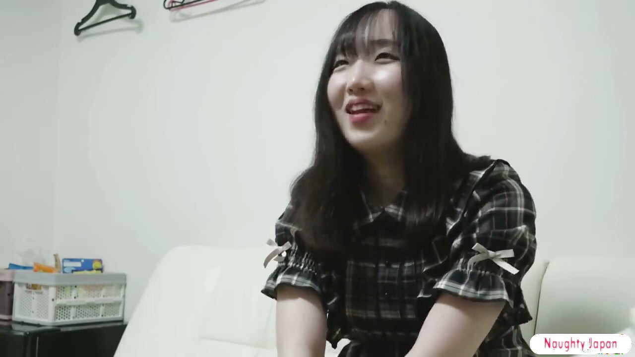 Captivating Hakata Beauty Reveals an Unexpected New Side in an Exclusive and Unforgettable Private Showcase