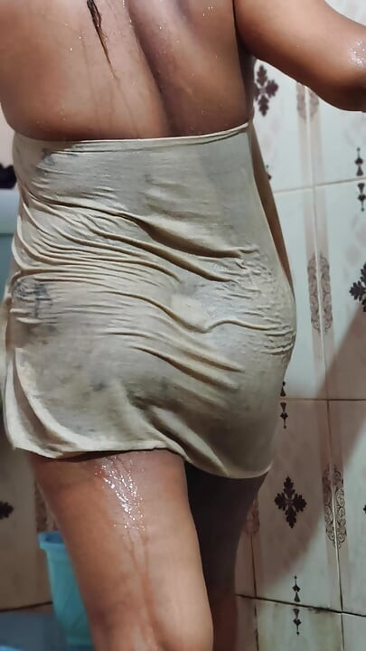 Salem mallu girl bathing