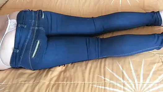 Zum ersten mal masturbiert meine schwägerin vor mir und stöhnt und bittet mich, sie in den arsch zu ficken