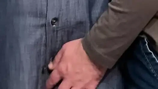 Yaşlı sapık metroda küçük amına dokunuyor