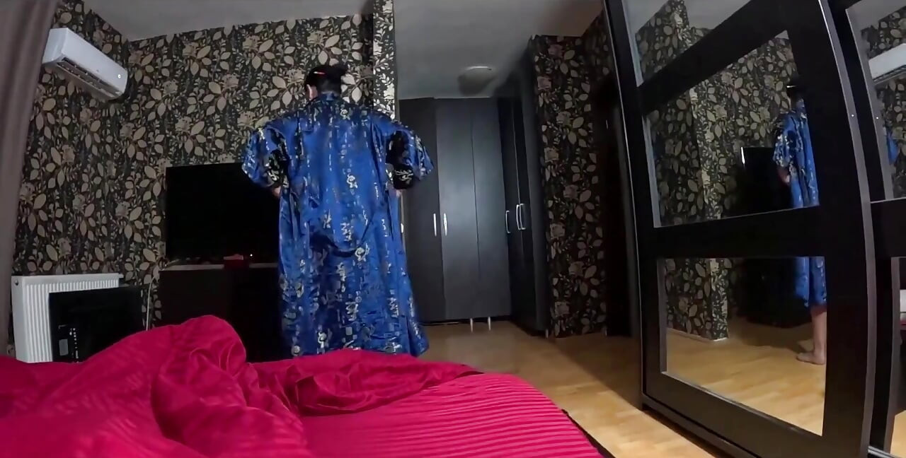 Si nakal geisha fantasi nyepong kontol sampai tenggorokan, satin menggoda sampai dicrot sperma