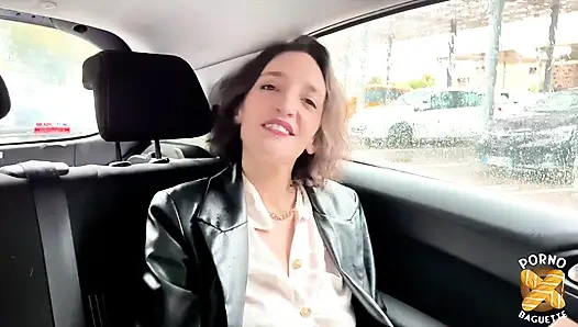 Lena, güzel esmer, büyük yarağı seviyor