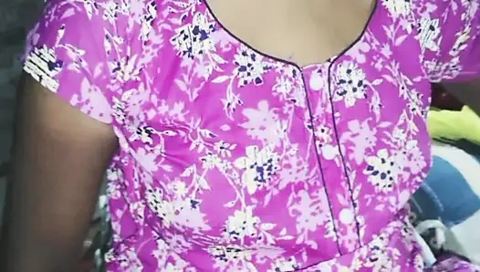 Enge jungfräuliche muschi (18+) Indische reife hausfrau fingert und masturbiert zum ersten mal im dorf