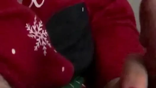 Was für ein Vergnügen und was für ein Cumshot nach einem guten Auftritt vor dem Fernseher