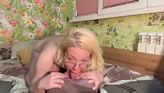 Sepong kontol ceroboh, jilat pantat, kedua lubangnya dientot, prolaps, mohon dicrot sperma