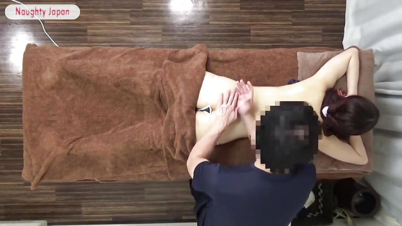 完美身材的高挑办公室美女在下班后回归, 进入一个温暖的亲密时刻 - Angle1