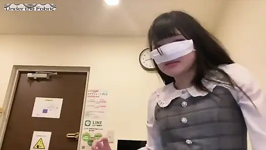 Cfnmheat mit einer ehemaligen Zimmermädchen-stil Schönheit, gehorsam und voll gekleidet in sinnlichem Spiel