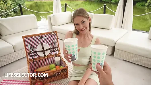 Cherry Kiss bangun sudah mendambakan perhatian