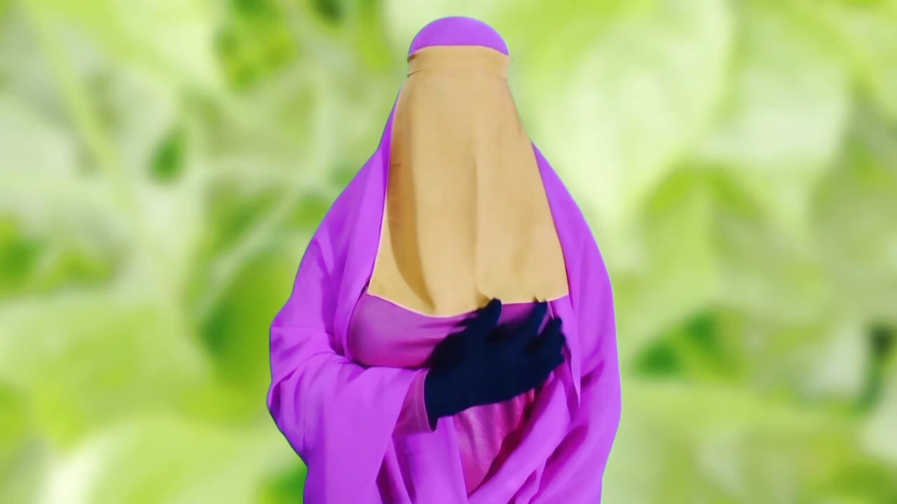 Piękna kobieta z Bangladeszu w burce masturbuje się seksem i brudną rozmową