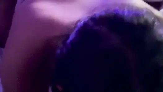 Üvey kız kardeşim beni harika bir sakso ve ağzına boşalmayla uyandırıyor.