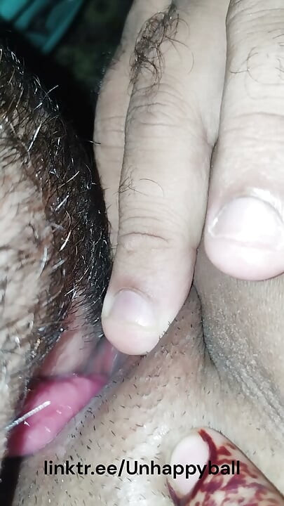 Sameer chupando un coño y Sana chupando la polla de Sameer y recibiendo semen en la boca