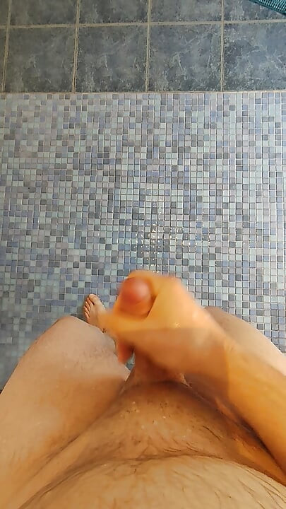 淋浴自慰不射精。