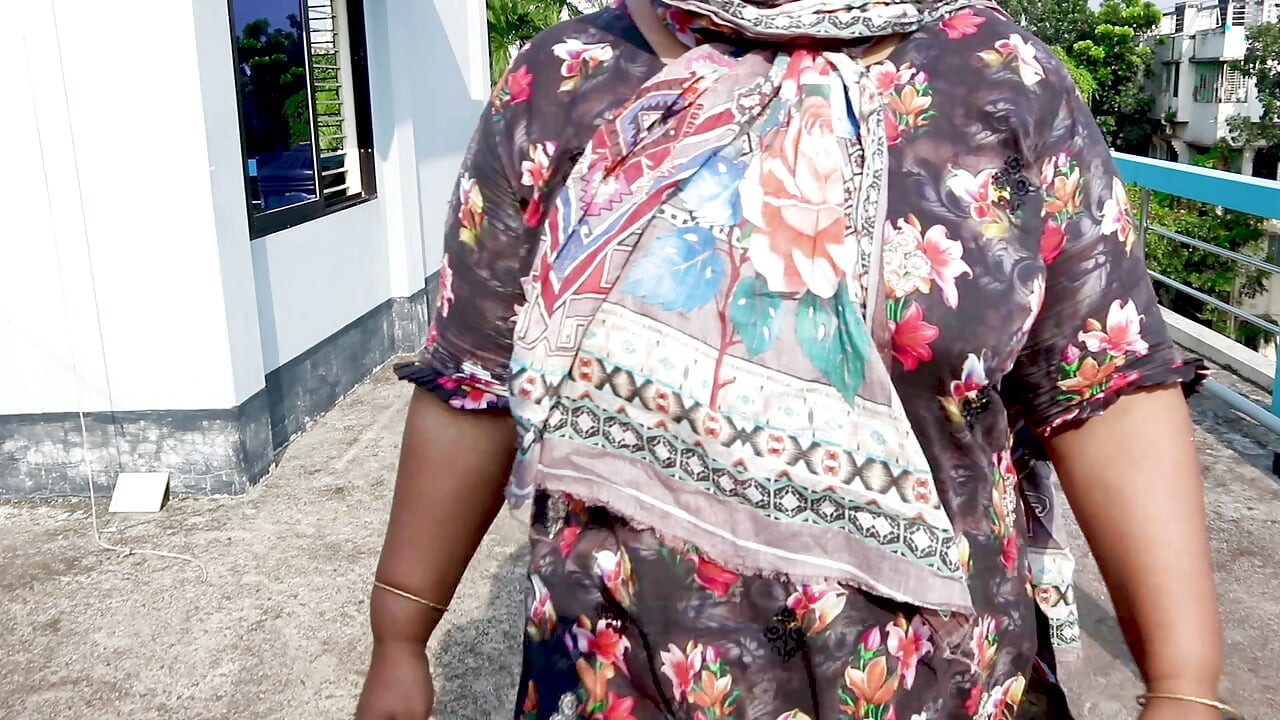 Bangladeshi Outdoor Village bhabi boyfriend fucks PART - 1