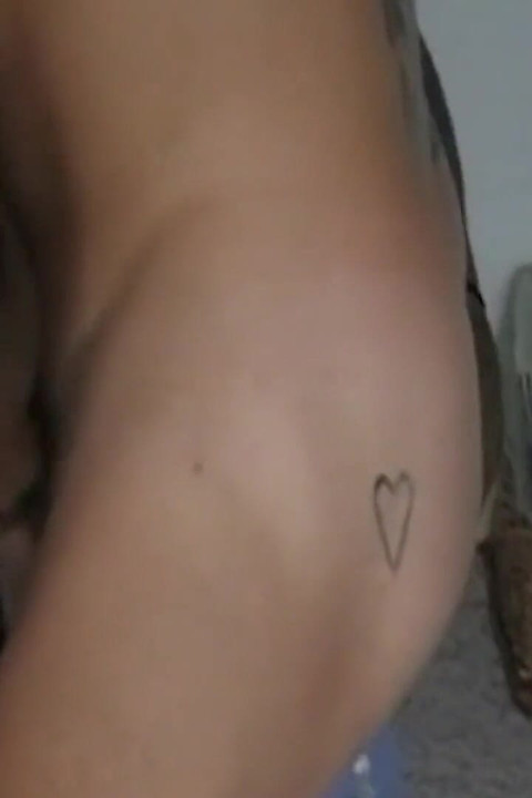 Cath bond je primární, ale ona pokladem prince dost na to, aby ho nechala mít zezadu