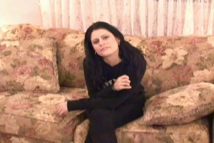 Kishori larki aur chhote purane dik