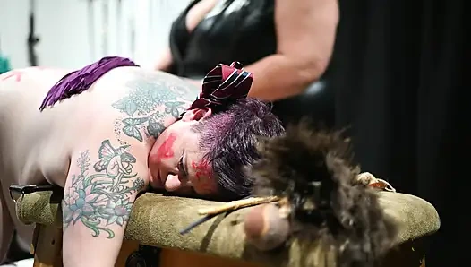 Грязная шлюшка учительницы получает двойное доминирование, часть 8