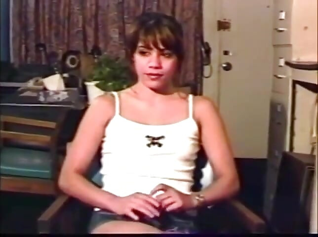 Ikatan pukulan tergantung kecil molek seksi bertengkar