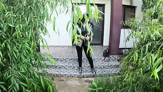 Глубокая глотка, грубый трах в рот и двойная сперма на мой блестящий пуховик