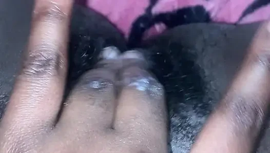 Memek hitam jembut tebal basahku