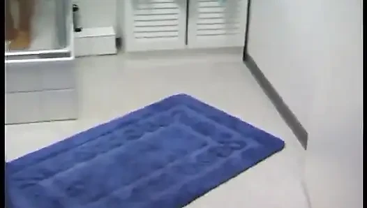 Sarışın amatör piliç arkadan sikiliyor