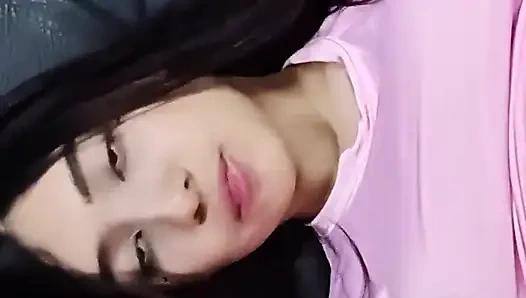 내 새엄마의 친구는 내가 최고의 오럴을주는 그녀를 기록 할 수 있습니다.