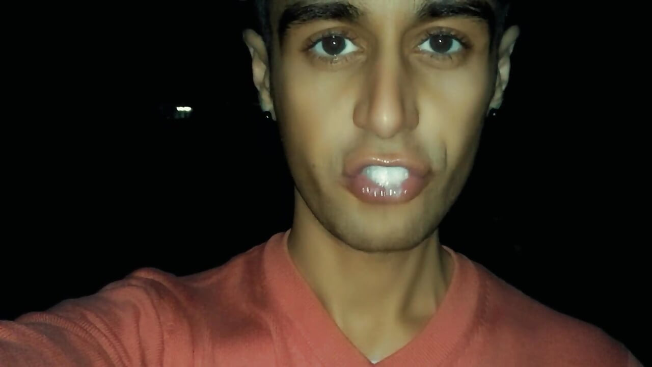 Chewing and Making Bubbles Foam of Friends Cum