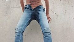 Chorro y orgasmo en mis jeans