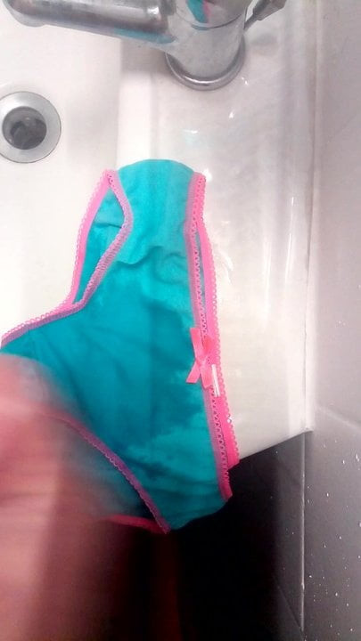 Cum on small pants