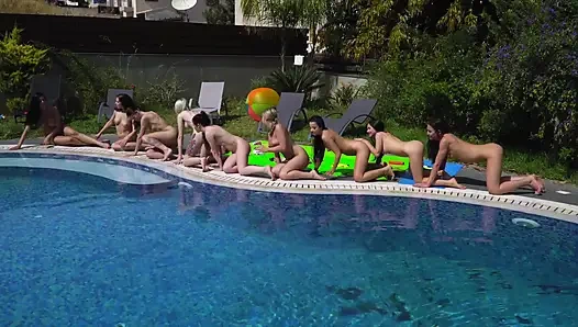 Echte wilde lesbische teen-pool-party