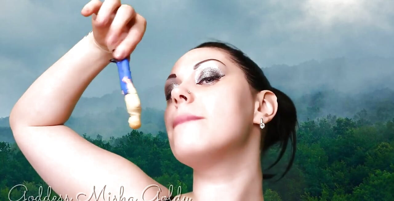 O uriașă puternică și sexy este flămândă, iar astăzi Little Human este sclavul meu! Miroase atât de gustos! A vrut să facă parte?