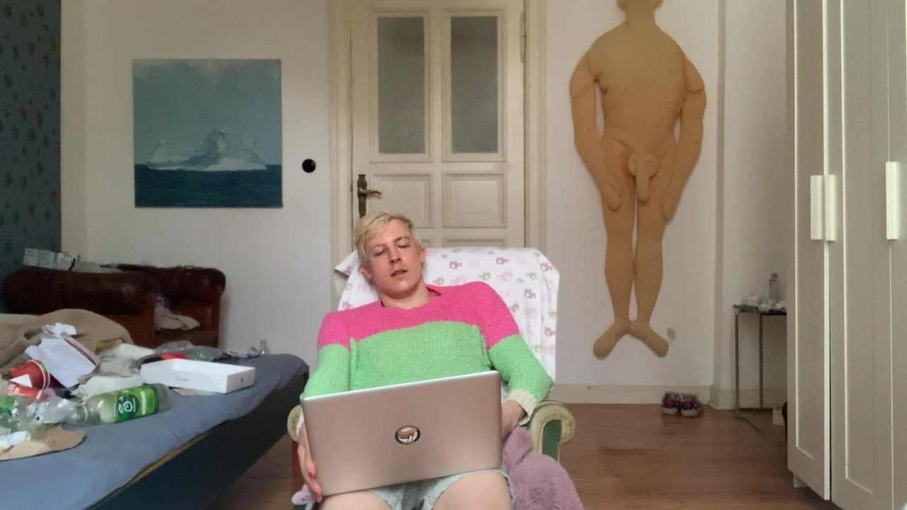 Tvink je uvek gladan sirovih kurčeva