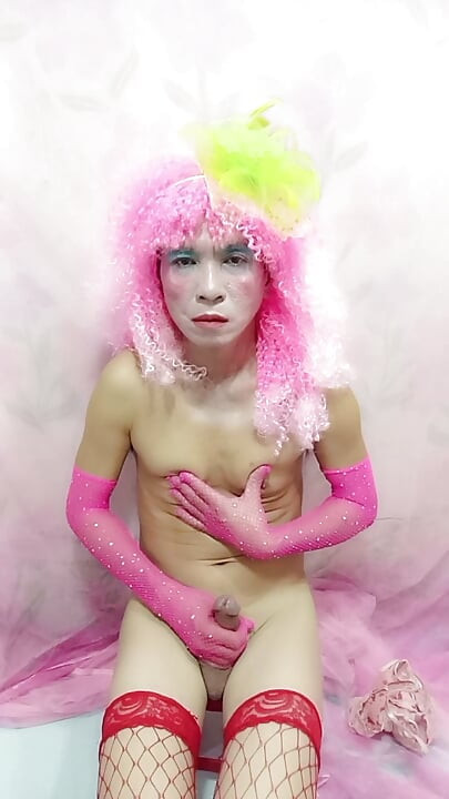 Oanh Le transgenre portant des vêtements sexy