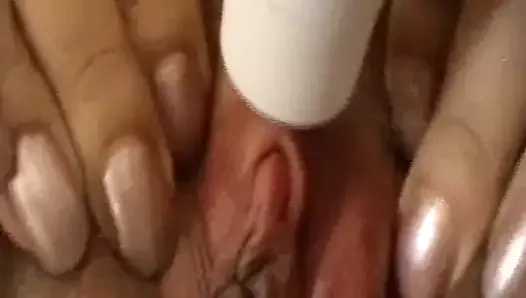 fifi - Play with her clit