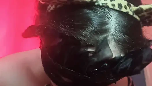 Моя горячая жена мастурбирует меня своими большими сиськами