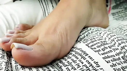 Dangerous Feet with Sharp Nails by Gabriela Sampaio