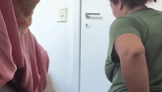 Tombul ıslak üvey anne