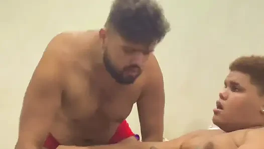 Bu şişman adamlar ne yaptıklarını biliyor