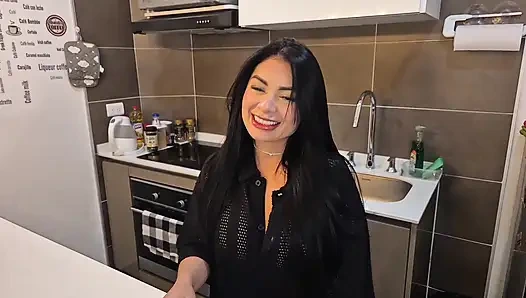 Tanpa berpikir aku meniduri saudara perempuan sahabatku, saat kami menonton pertandingan sepak bola