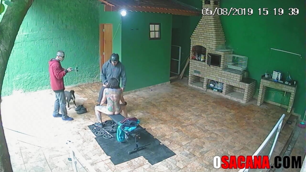 Gençler spor salonu egzersizi sırasında amatör gerçeklik şovunda sikişiyor